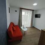 公寓 белчини 多布里尼什特